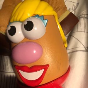 Meet your Posher, Cecilia